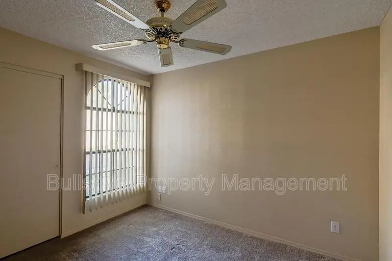 18624 N 93rd Ave - Photo 5 of 30