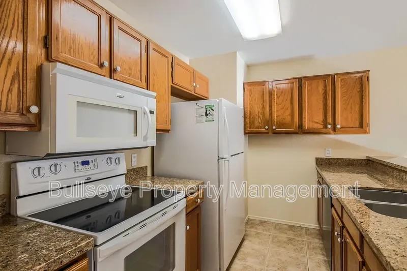 18624 N 93rd Ave - Photo 7 of 30