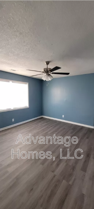 744 N 70th St - Photo 4 of 15