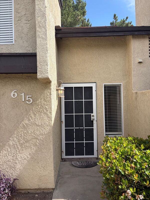 615 Parkview Dr - Photo 2 of 21