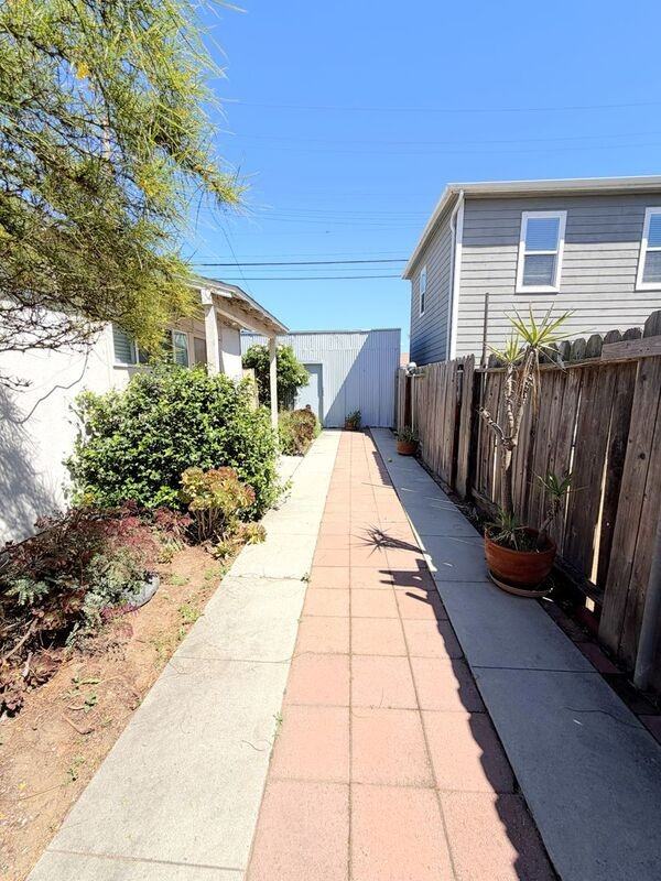 1732 Cabrillo Ave #C - Photo 2 of 11