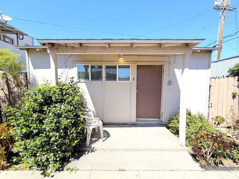 1732 Cabrillo Ave #C - Photo 3 of 11