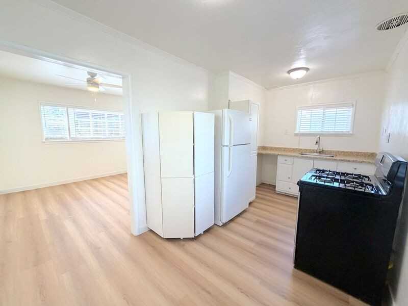 1732 Cabrillo Ave #C - Photo 5 of 11