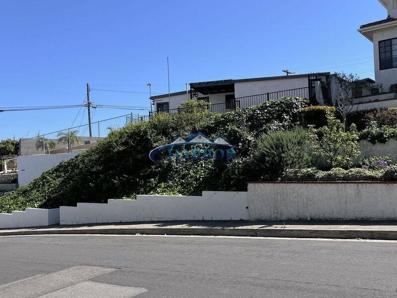 827 W 22nd St - Photo 2 of 19