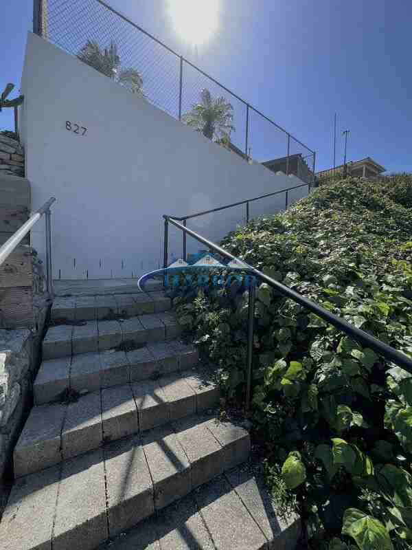 827 W 22nd St - Photo 3 of 19