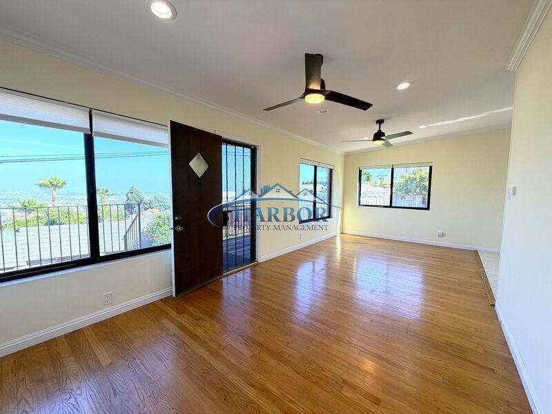 827 W 22nd St - Photo 4 of 19