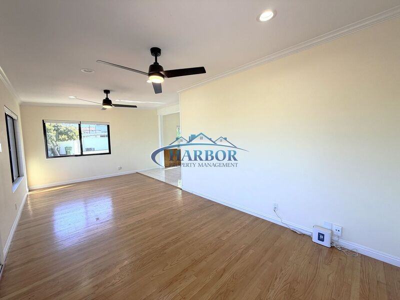 827 W 22nd St - Photo 5 of 19