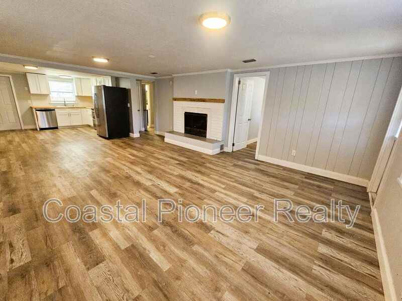 501 25th Ave W - Photo 6 of 24