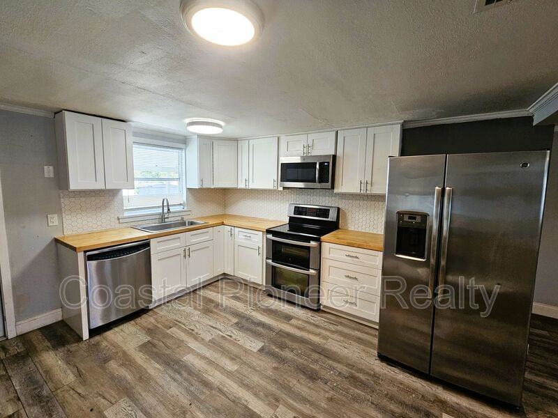 501 25th Ave W - Photo 7 of 24