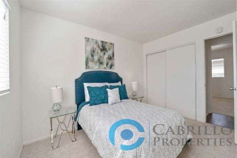 4523 Winona Ave #B - Photo 7 of 11