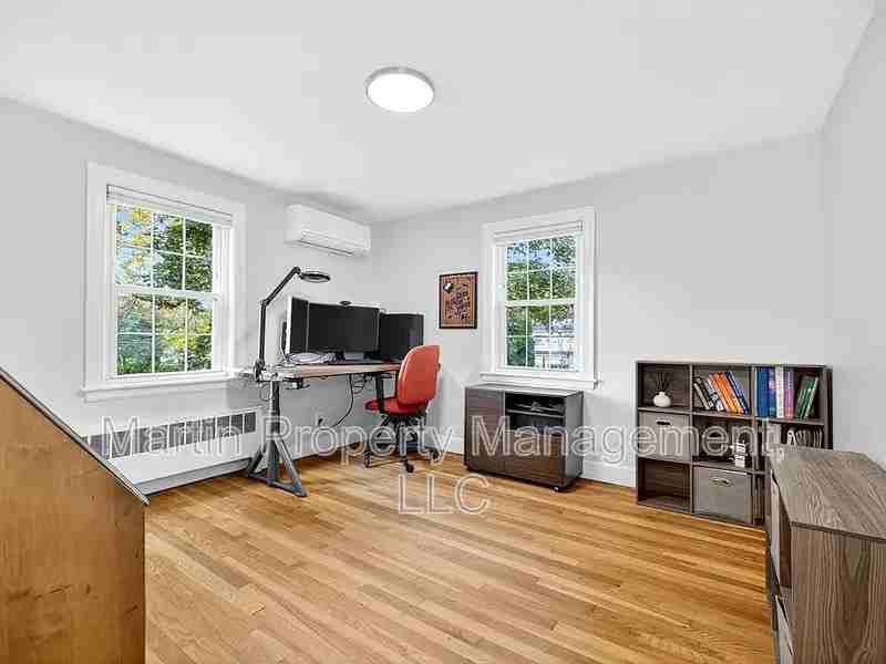 37 Pine St - Photo 5 of 13