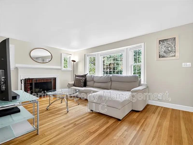 37 Pine St - Photo 6 of 13