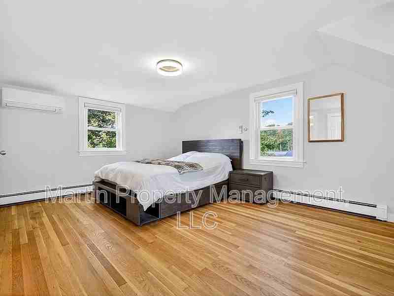 37 Pine St - Photo 7 of 13