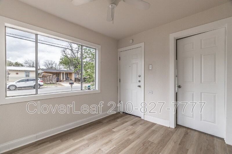 230 Paramount Ave - Photo 5 of 26