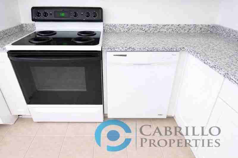 925 Martin Dr #7 - Photo 3 of 10