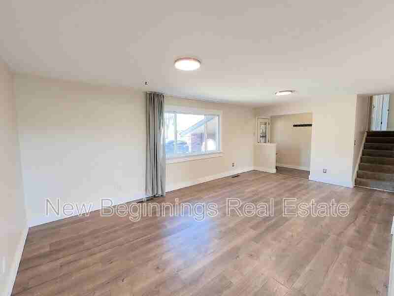 5330 Silver Spur Ave - Photo 3 of 36