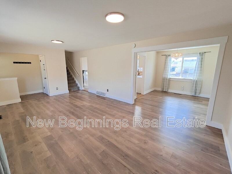 5330 Silver Spur Ave - Photo 4 of 36