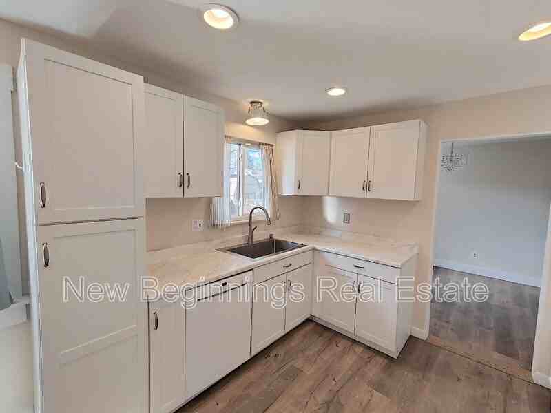 5330 Silver Spur Ave - Photo 5 of 36