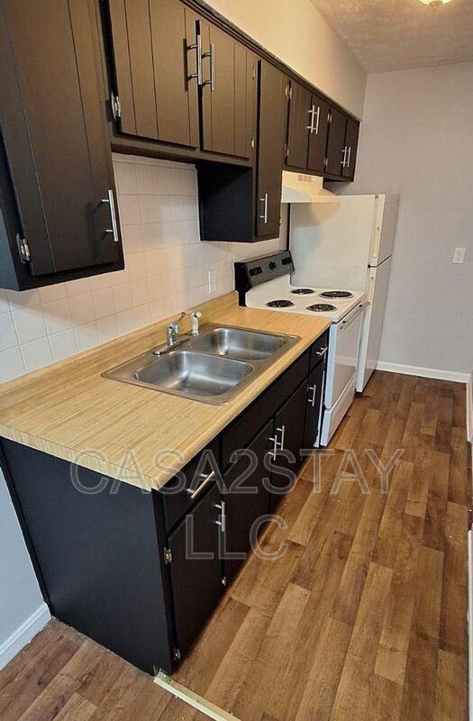 371 Redmar Blvd #22 - Photo 3 of 10