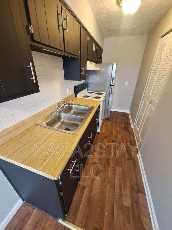 371 Redmar Blvd #22 - Photo 4 of 10