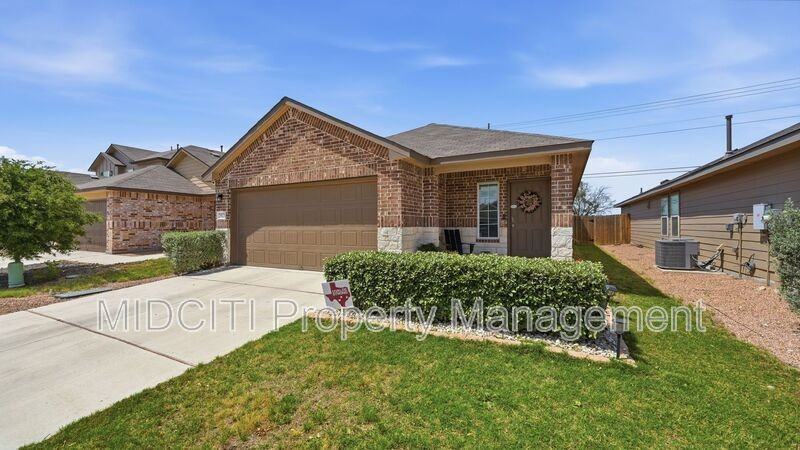 2913 Brogan Crk - Photo 2 of 38