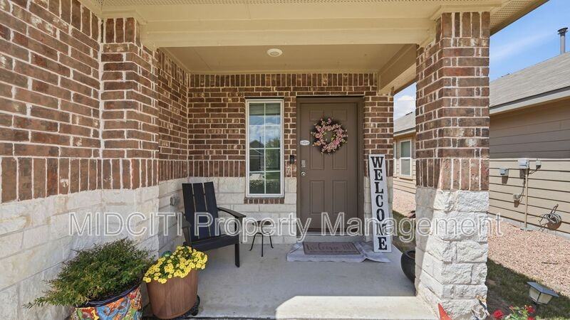 2913 Brogan Crk - Photo 3 of 38