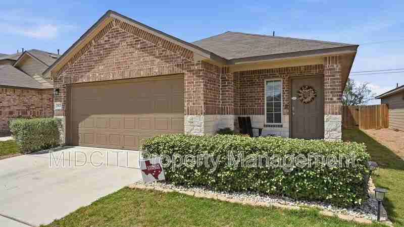 2913 Brogan Crk - Photo 4 of 38