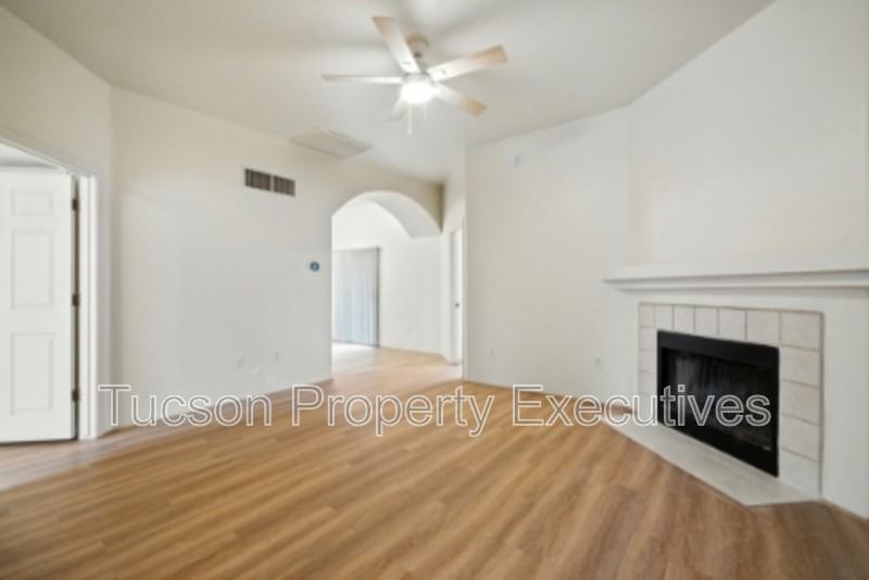 2447 N Fair Oaks Ave - Photo 2 of 19