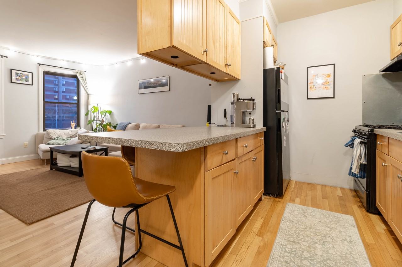 828 Huntington Ave #2 - Photo 4 of 14