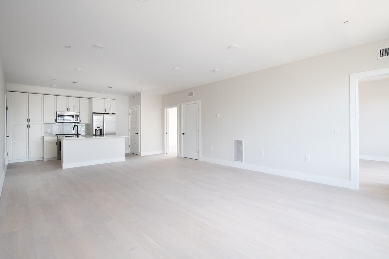 425 Border St #401 - Photo 3 of 21