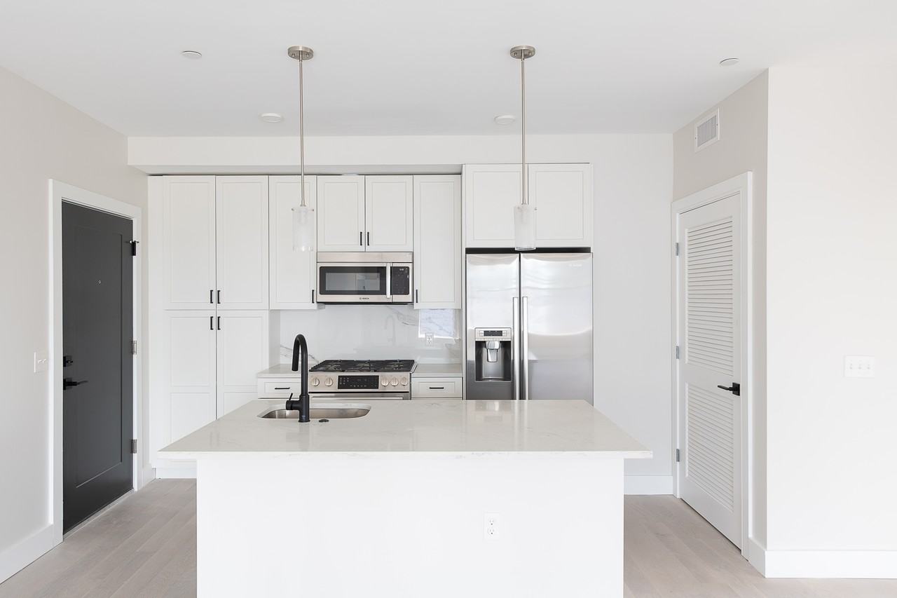 425 Border St #401 - Photo 5 of 21