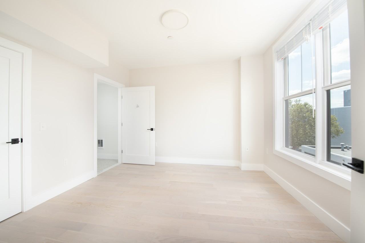 425 Border St #401 - Photo 7 of 21