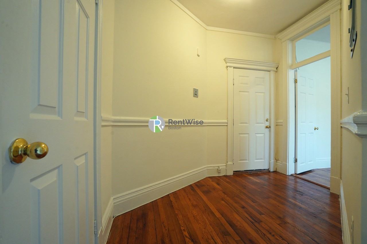 1302 Commonwealth Ave #35 - Photo 6 of 18