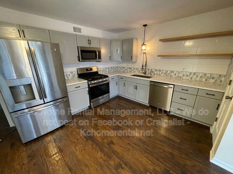 209 Woodbridge Ln - Photo 2 of 37