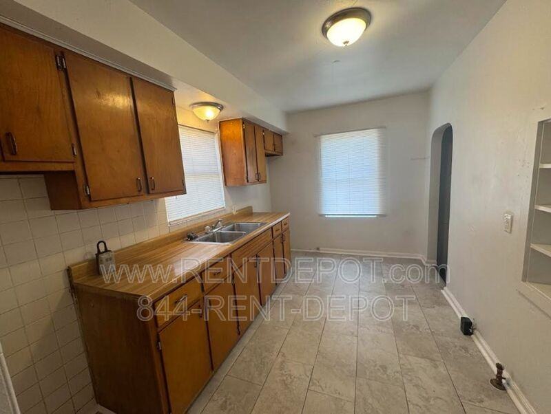 1200 Marshall Ave - Photo 4 of 8