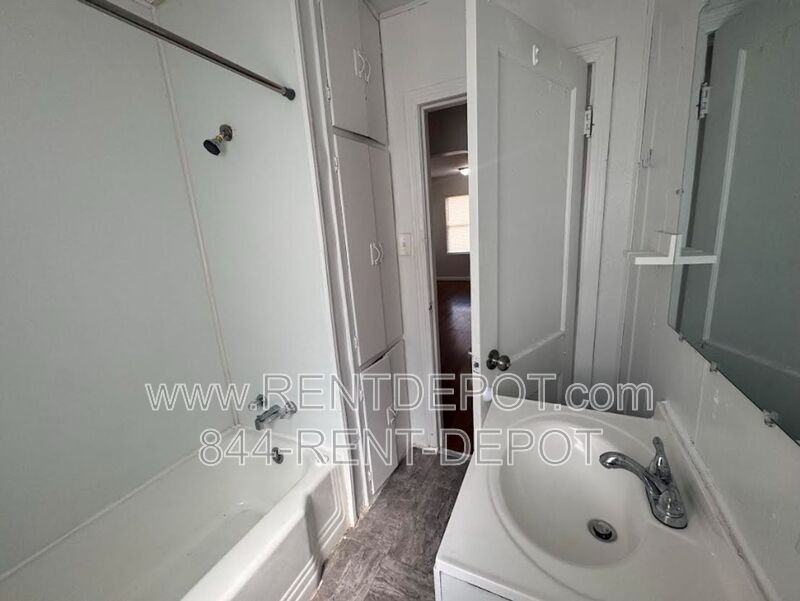 1200 Marshall Ave - Photo 5 of 8