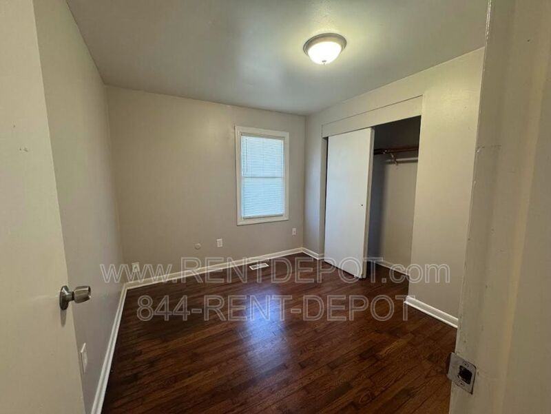 720 Sweetser Ave - Photo 4 of 9