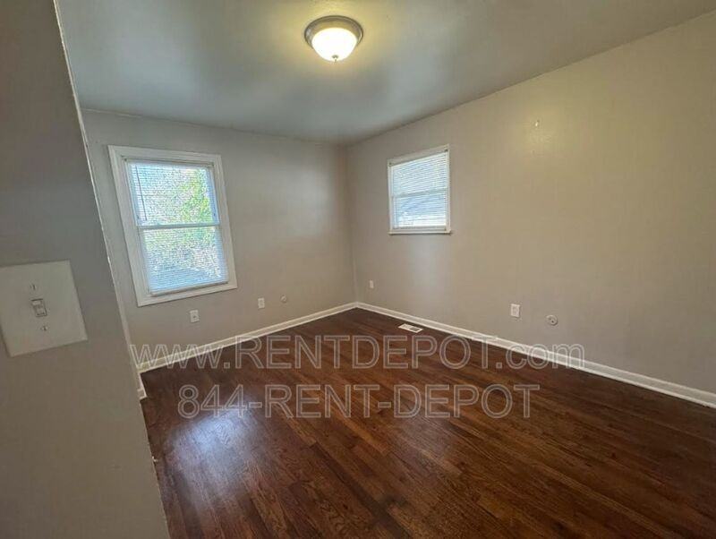 720 Sweetser Ave - Photo 5 of 9