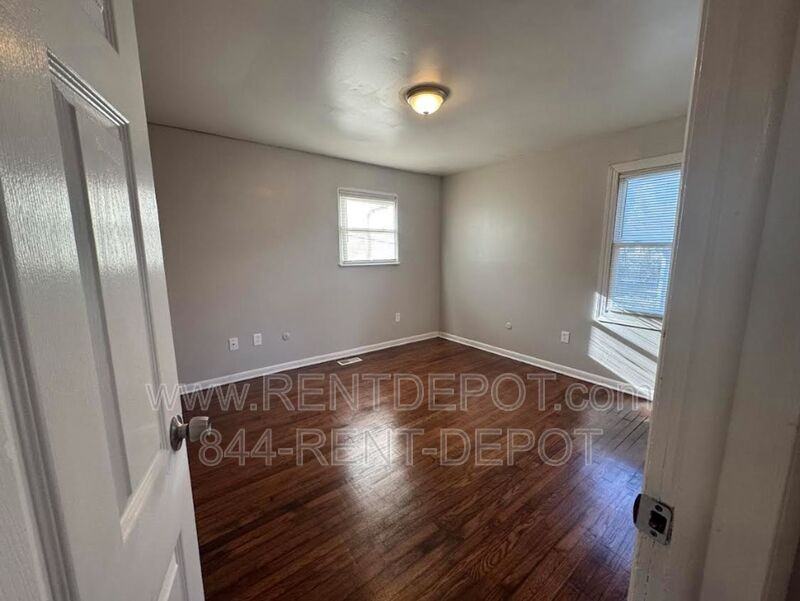 720 Sweetser Ave - Photo 6 of 9