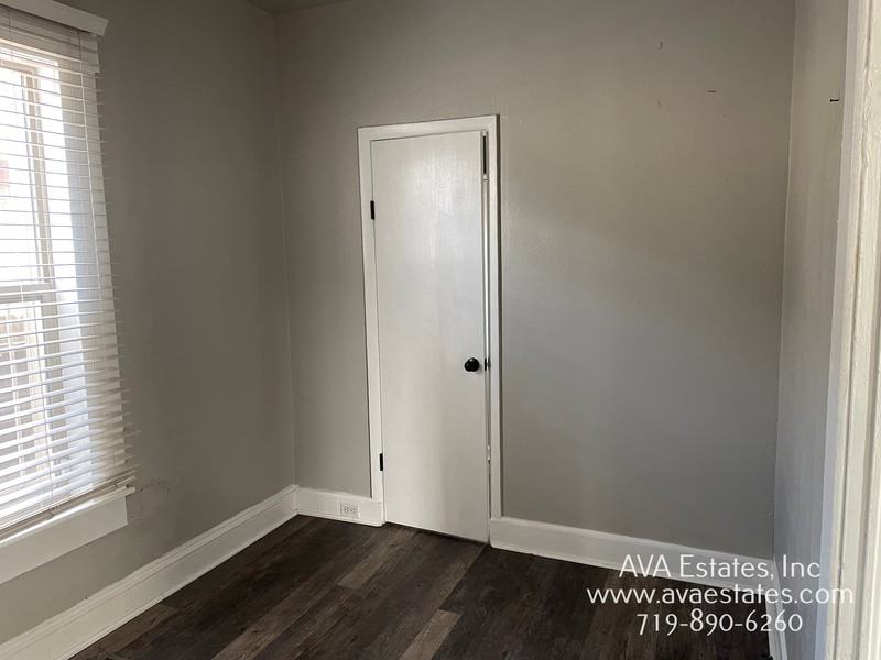 1206 Claremont Ave - Photo 5 of 12