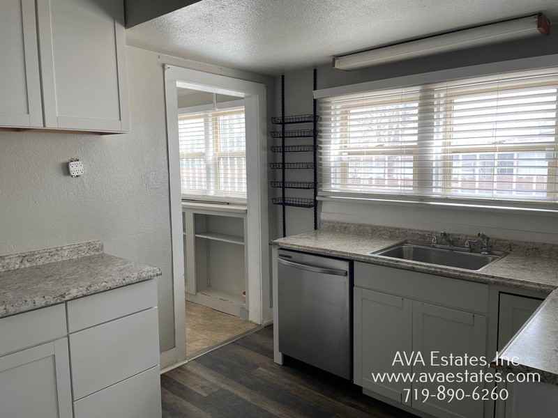 1206 Claremont Ave - Photo 7 of 12