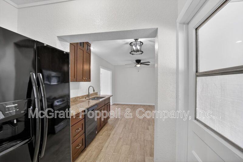311 Ne 5th St - Photo 7 of 50