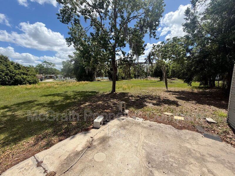 12703 Lovers Ln - Photo 3 of 25