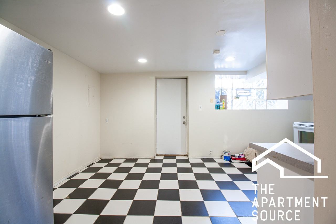 826 W Dakin St #G - Photo 3 of 14