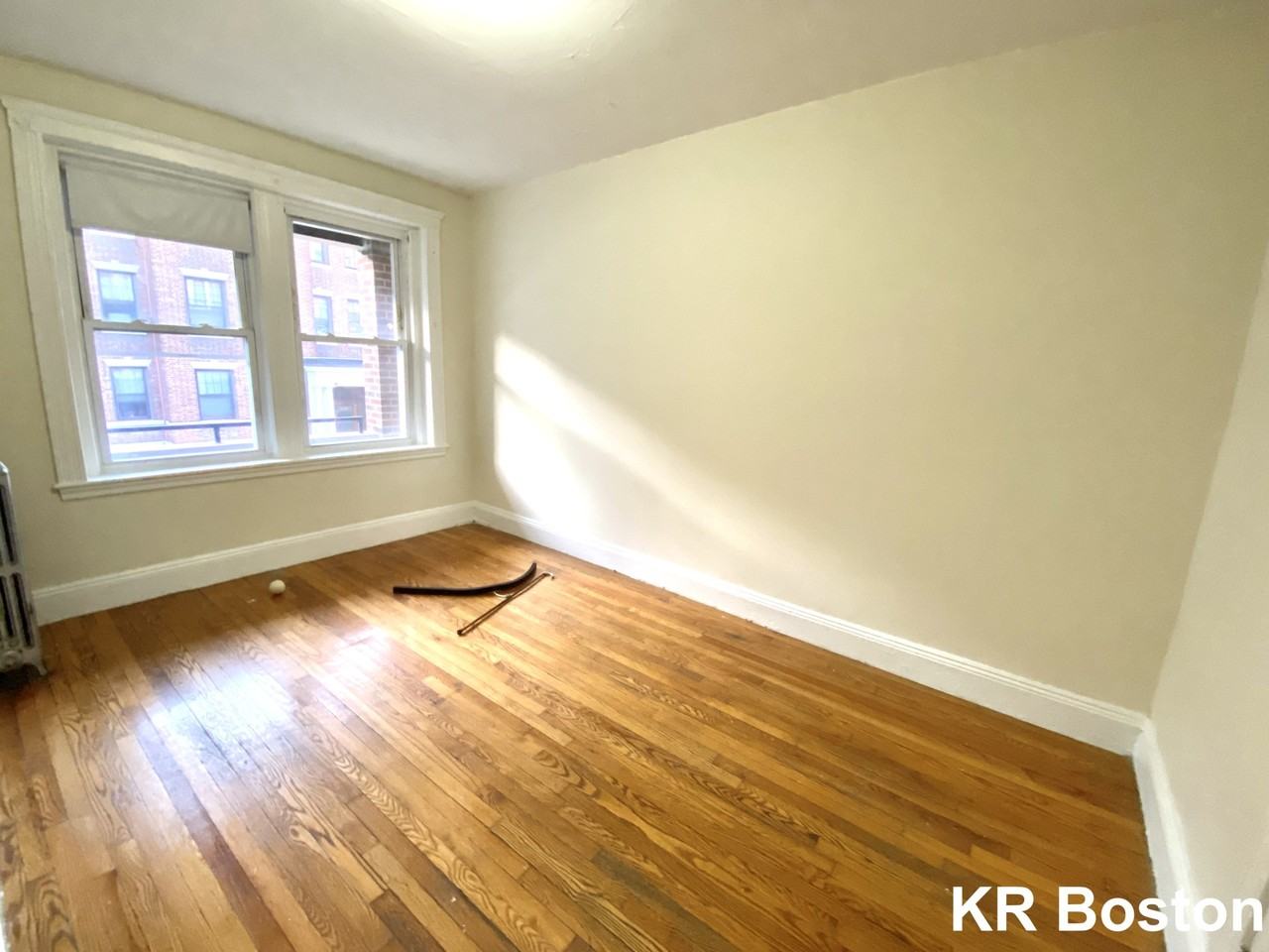 Sutherland Rd. & Selkirk Rd. #D - Photo 2 of 11