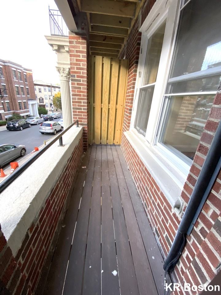 Sutherland Rd. & Selkirk Rd. #D - Photo 5 of 11