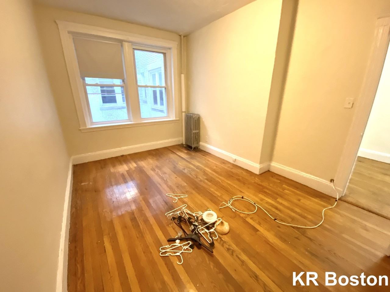 Sutherland Rd. & Selkirk Rd. #D - Photo 7 of 11