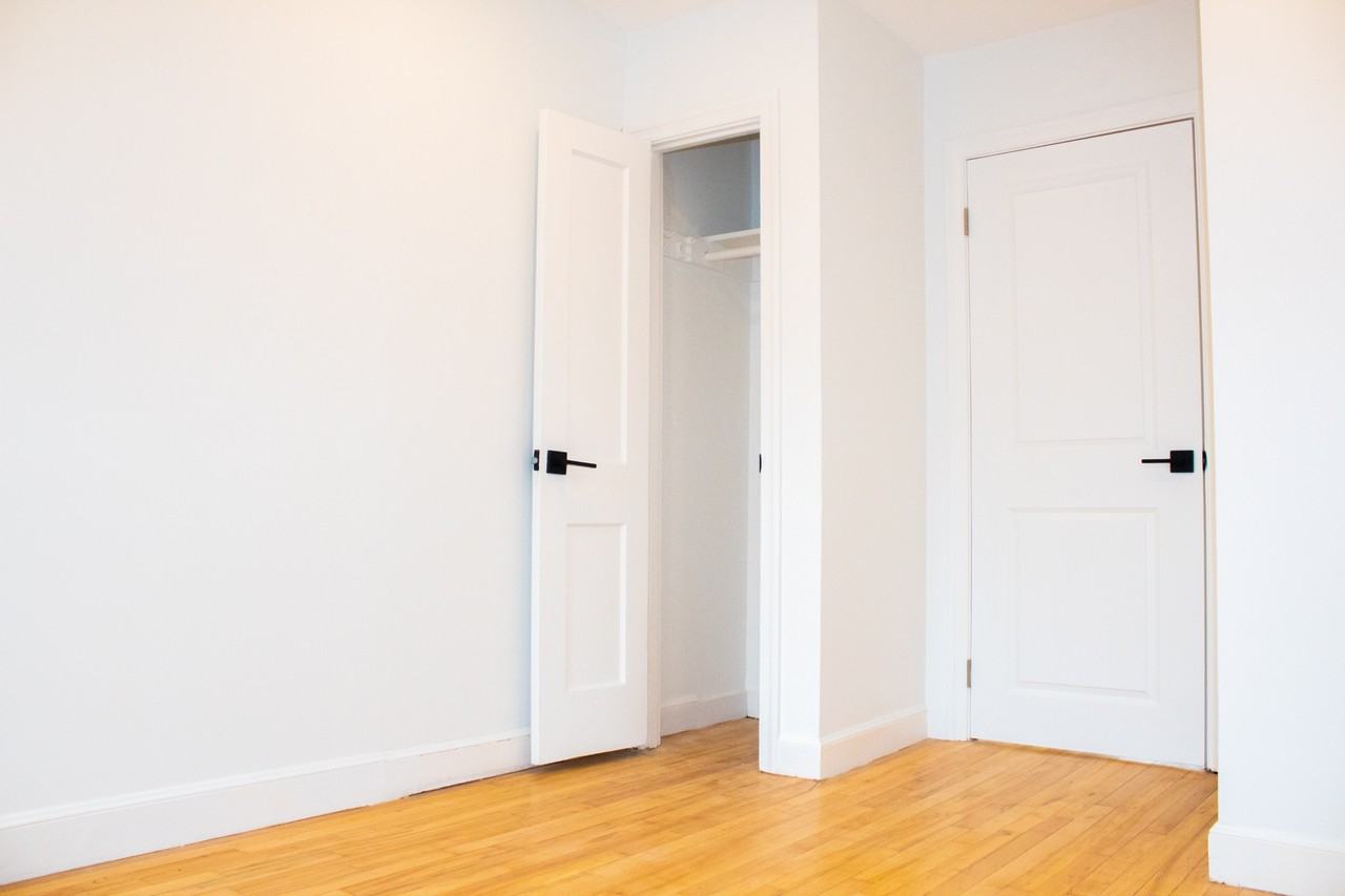 33 Hammond Pond Pkwy #2 - Photo 6 of 13