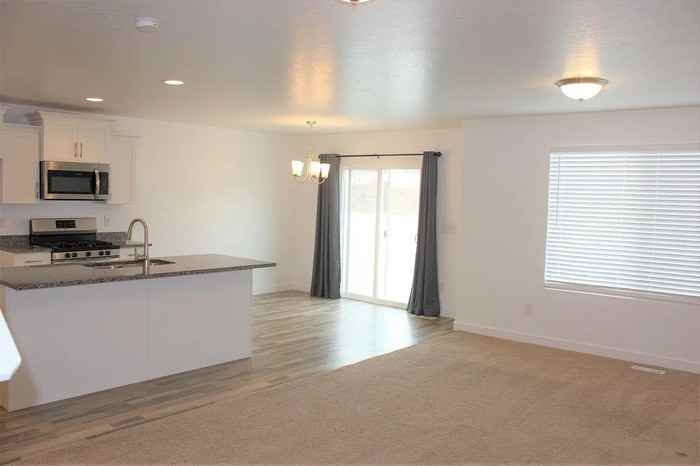 14924 S Beckenbauer Ave - Photo 3 of 6