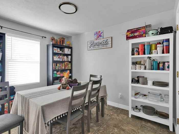 374 E Braidhill Dr - Photo 4 of 20